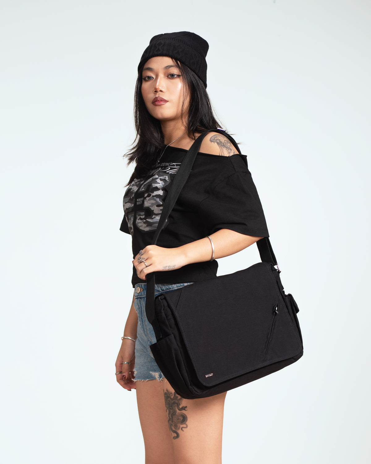Black Fine Run Messenger Bag