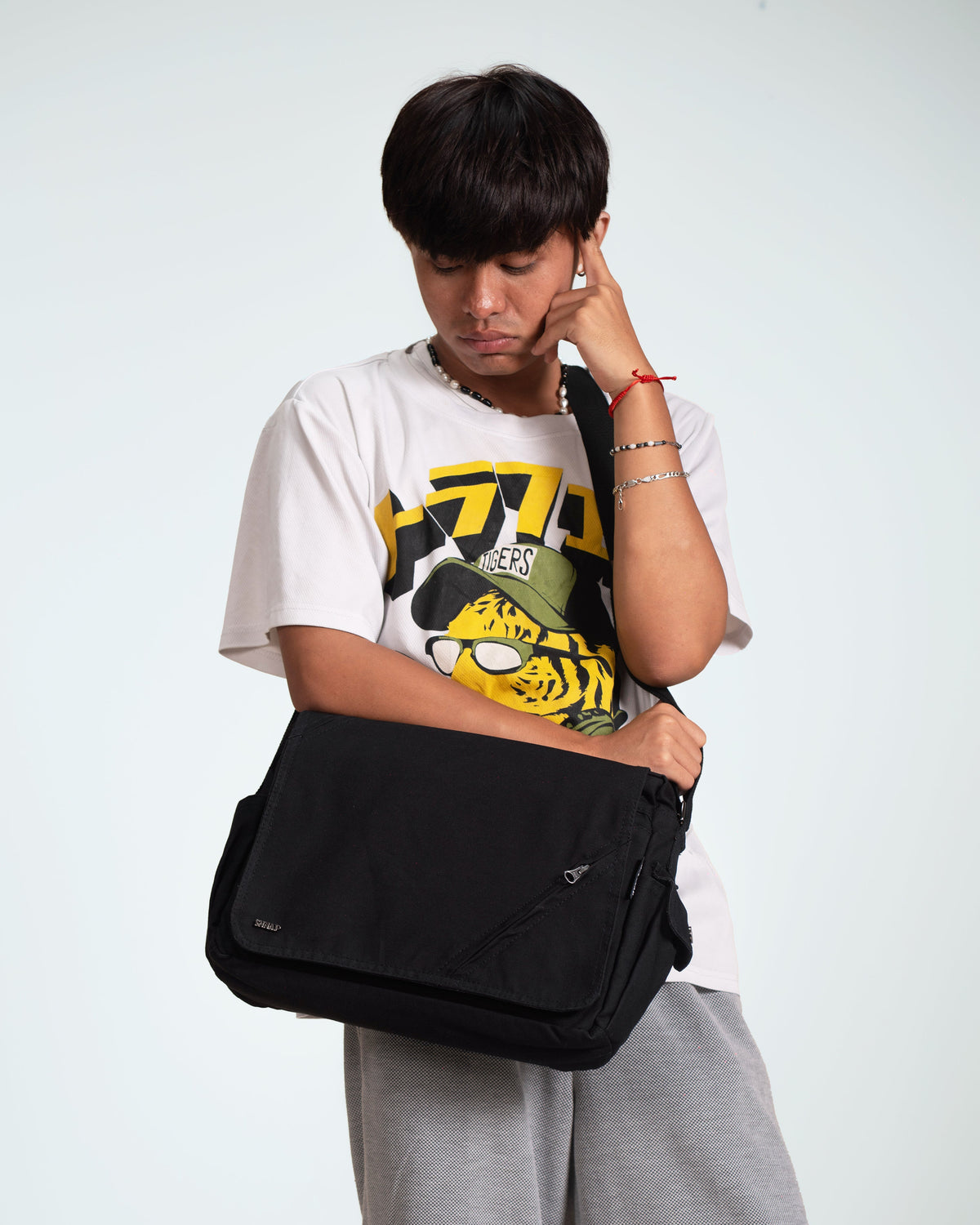 Black Fine Run Messenger Bag